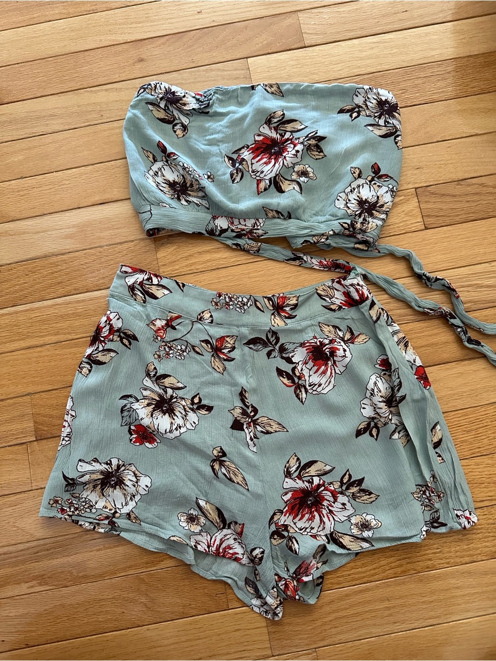 One the Land Sage Green Floral Two-Piece Set – Size S